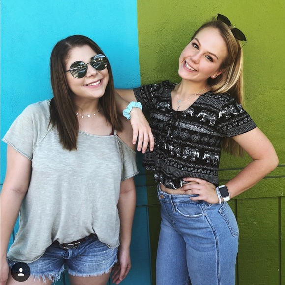 Meet Your Posher❤ JULIA - Picture 4 of 6